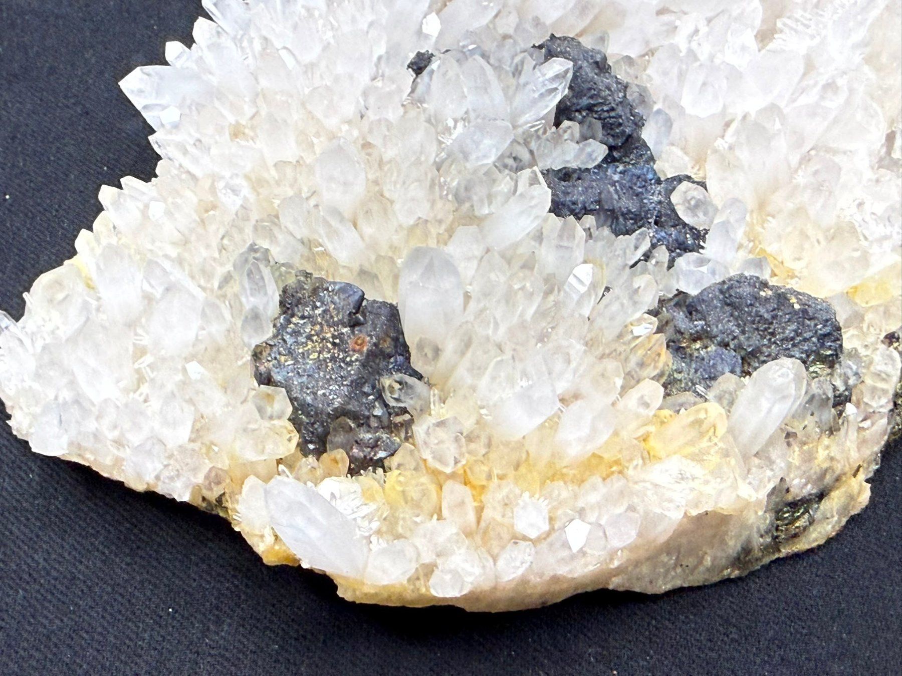 Minerali & Pietre curative: Arsenopyrit auf Quarz – Usato da Schinznach Bad venduto da Demerald 9
