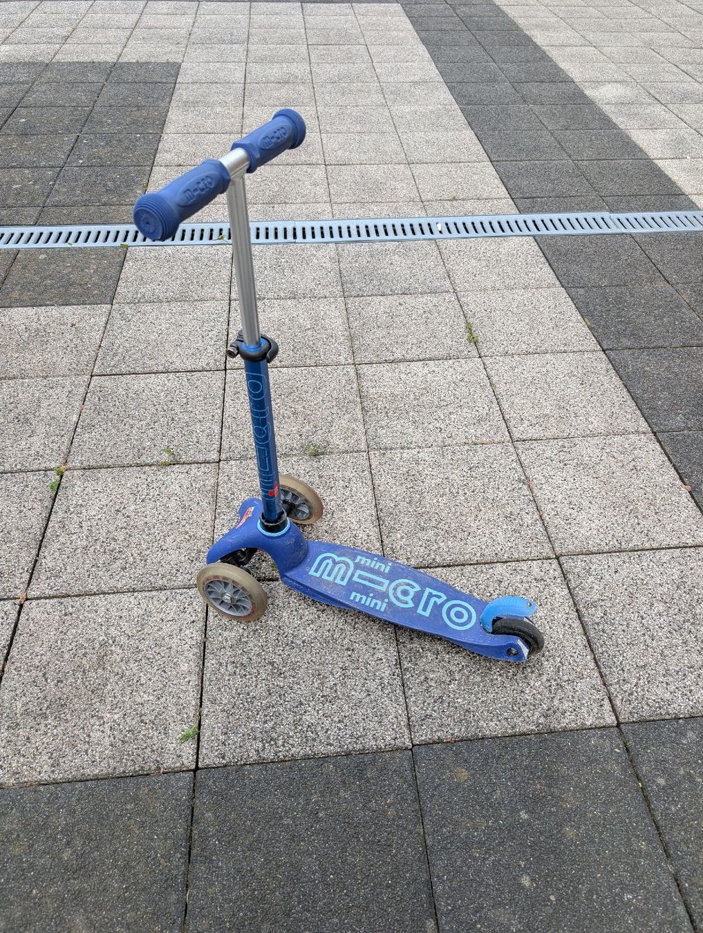 Micro Kickboard: Mini Micro Scooter blau – Usato da Uster venduto da FabioR