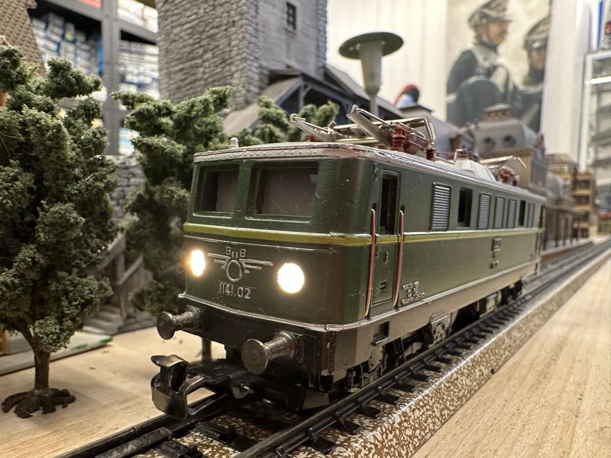 Märklin Modellini di ferrovie: Märklin 3036 ÖBB BR 1141 – Usato da Lupsingen venduto da New-Haven