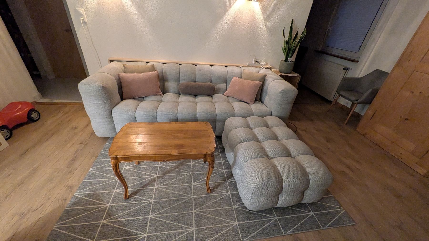 Tische: Antiker Couchtisch mit Cabriole Beine Barock Stil – Gebraucht aus Staad SG von Reenalina