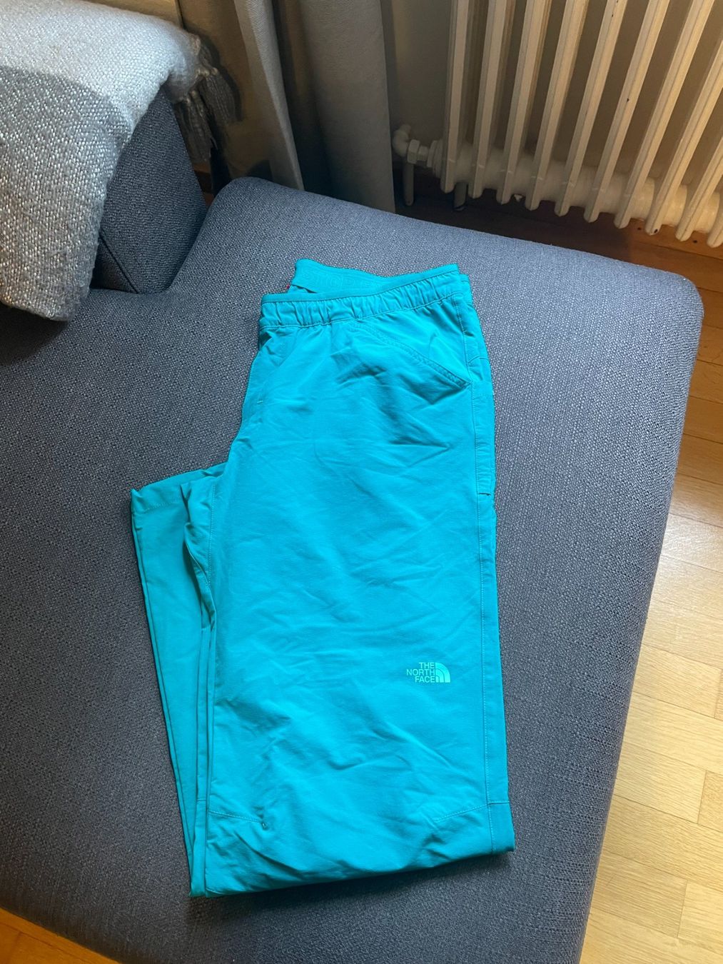 North Face Pantaloni: Pantaloni North Face – Nuovo (secondo la descrizione) da Meilen venduto da val_tsv8