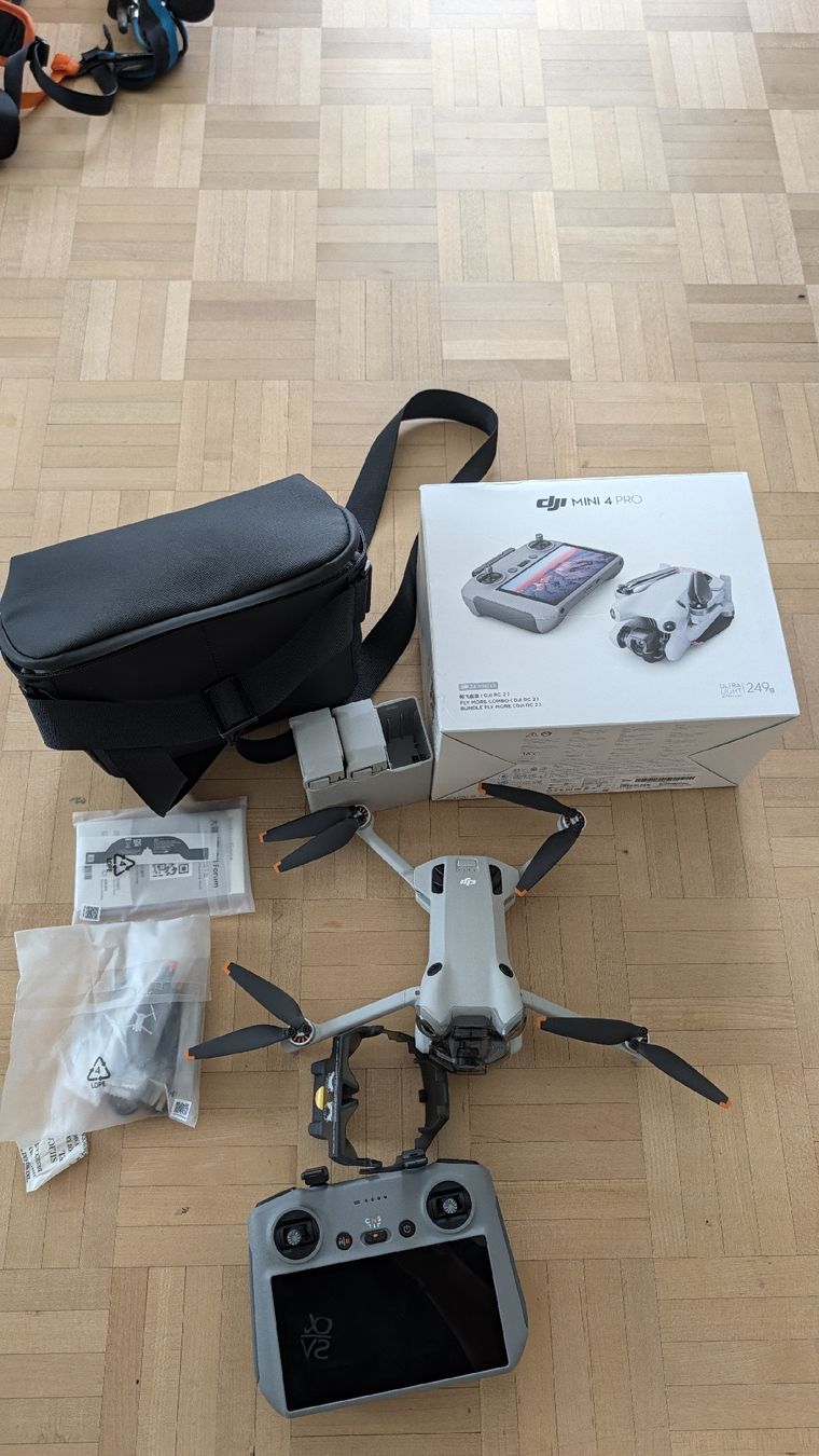 DJI RC Kits de montage: DJI Mini 4 Pro Combo – Neuf (Voir description) à Oberägeri par sippi74