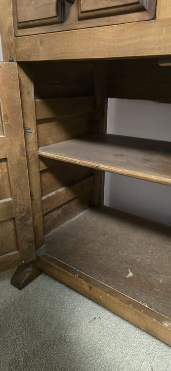 Commodes: Rustikale Holzkommode mit Schnitzereien – D'occasion à Lütisburg Station par Amarelle3 4