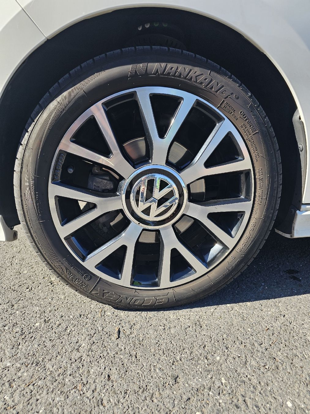 VW Autos: Wunderschöner VW Up weiss 1.0, 8-fach bereift – Gebraucht aus Balzers von ridr 3