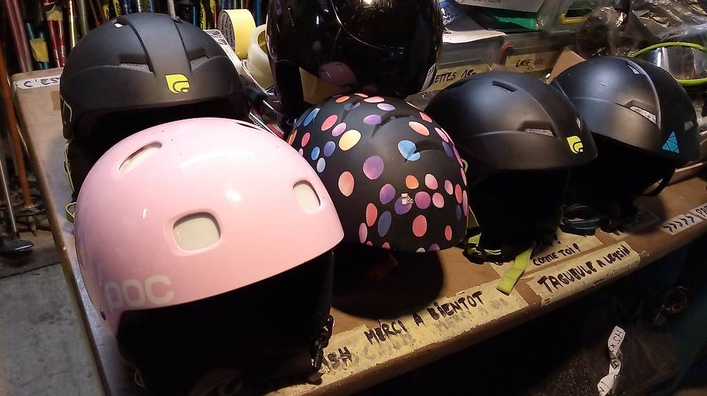 Mäntel: Comment cest possible de c'équiper à ces prix là, débutants – Gebraucht aus Leysin von Liquidation-404 4