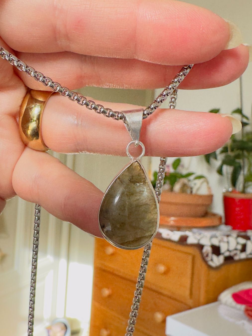 Ketten: Fashionable labradorite necklace – Neu und originalverpackt aus Genève von AGBERG 9