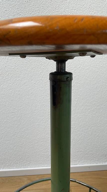 Sgabelli: Atelierhocker, Werkstatthocker, Industriehocker, Hocker – Usato da Aarburg venduto da Sazhe 3