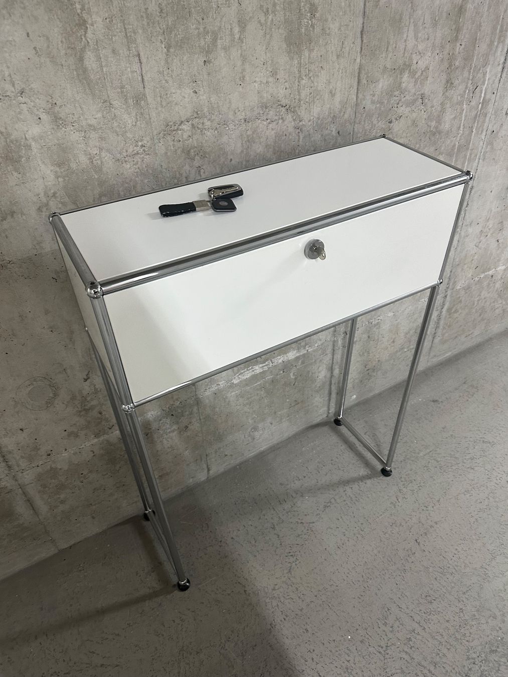USM Cassettiere: USM Haller Sideboard Regal in weiß – Usato da Pfaffhausen venduto da only.lux 6