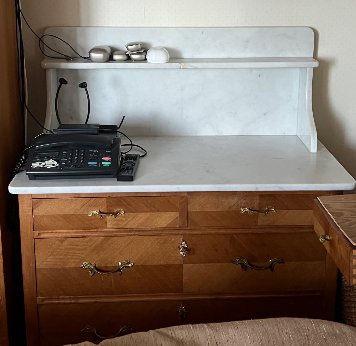 Kommoden: Commode – Gebraucht aus Neuchâtel von kat_n6gp