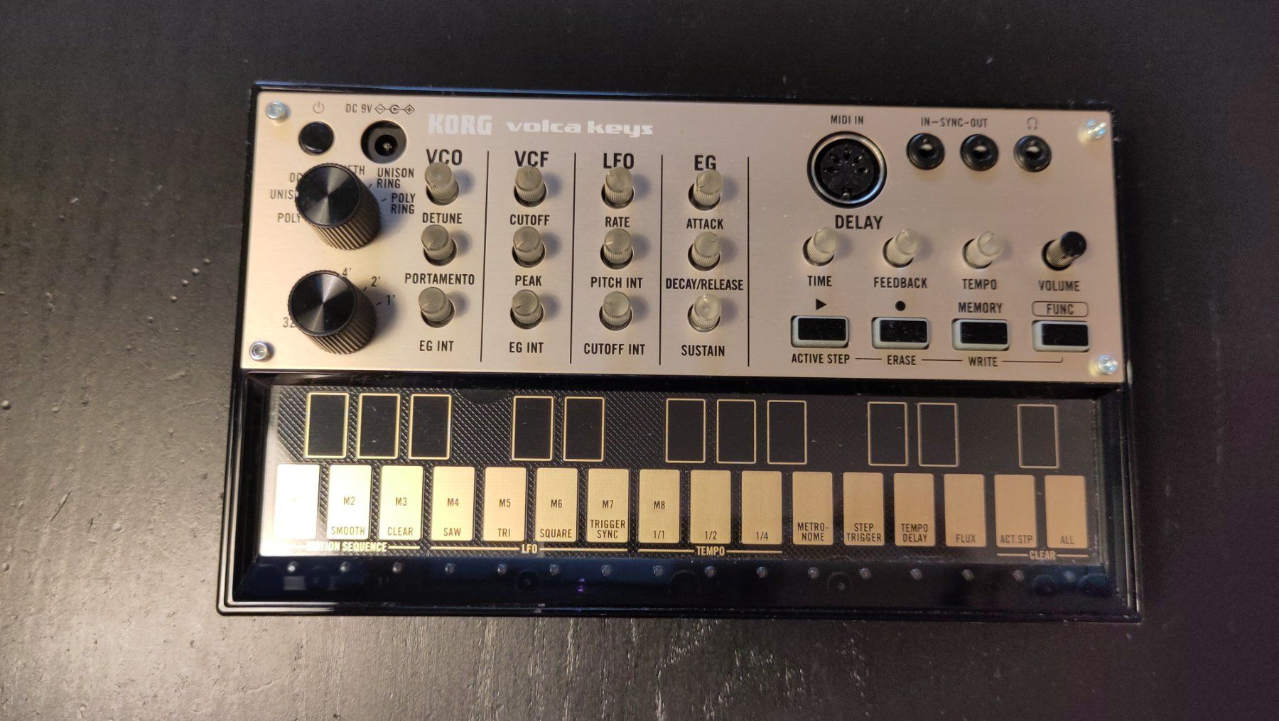 Strumenti musicali: Korg Volca Keys Synthesizer inkl. Deksaver und Netzadapter – Usato da Bern venduto da Yannis042 4