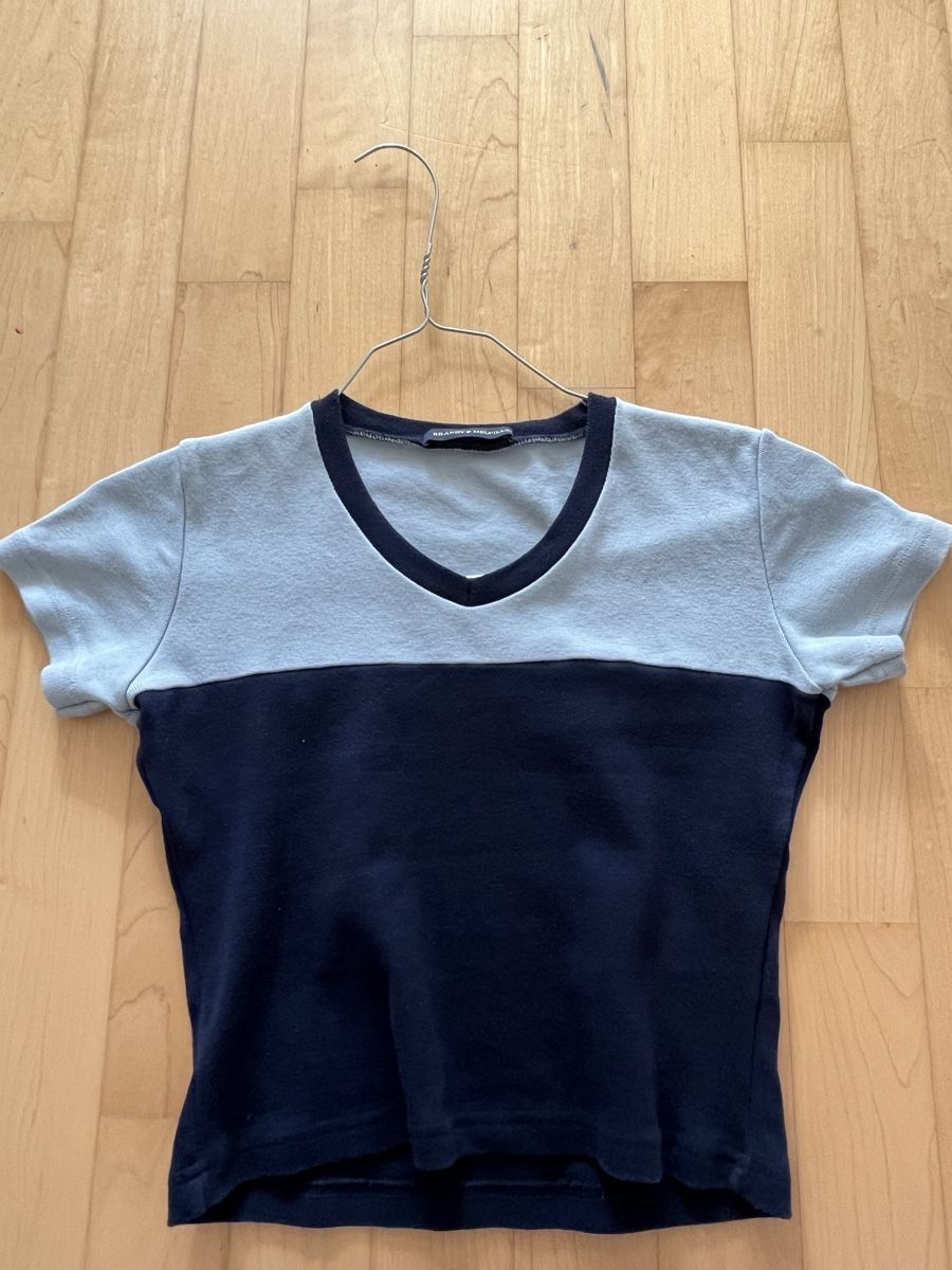 Brandy Melville T-shirt: Brandy Melville Shirt – Nuovo (secondo la descrizione) da St. Gallen venduto da lua_7j7m