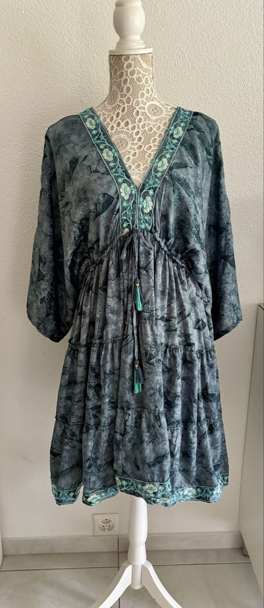 Vestiti: Kleid Gr.42 – Usato da Eglisau venduto da 3flower-power3 1