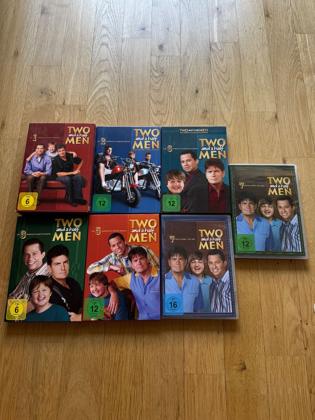 Tutti i DVDs: Two and a half Men Staffel 1-3 & 5-7 – Usato da Bern venduto da olivat