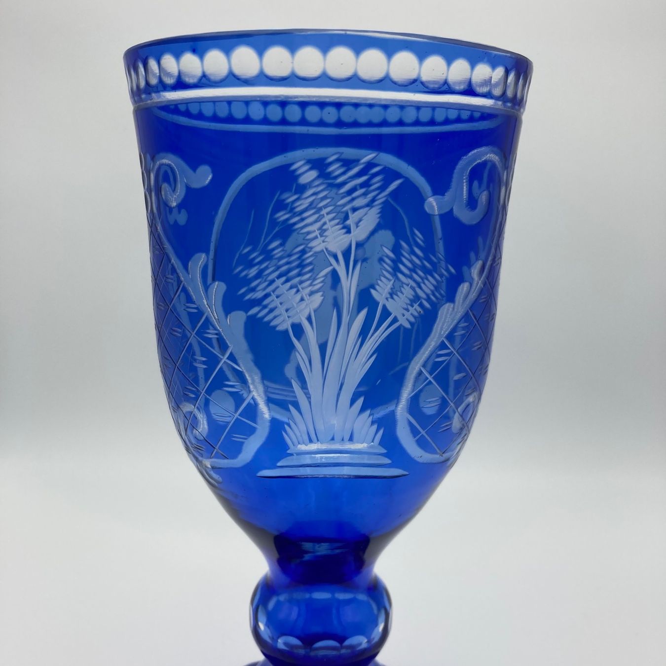 Bicchieri: Böhmisches Stielglas Glaskelch mit einzigartigem Muster – Usato da Wädenswil venduto da krisztiname 1