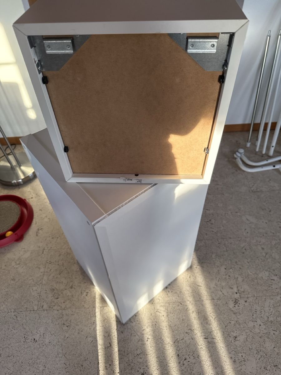 Scaffali: Ikea Eket weiss mit Tür – Usato da Niederhünigen venduto da man_7ybw 3