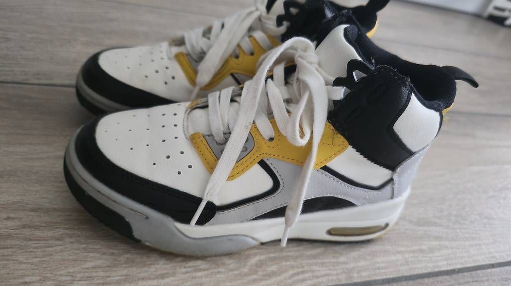 Schuhe für Jungen: Sneaker gr. 33 – Gebraucht aus Liestal von hel_2xmx 2