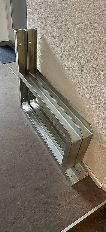 Banchi da lavoro: Massive Werkbank inkl Träger   – Usato da Rickenbach LU venduto da Postpolo 1