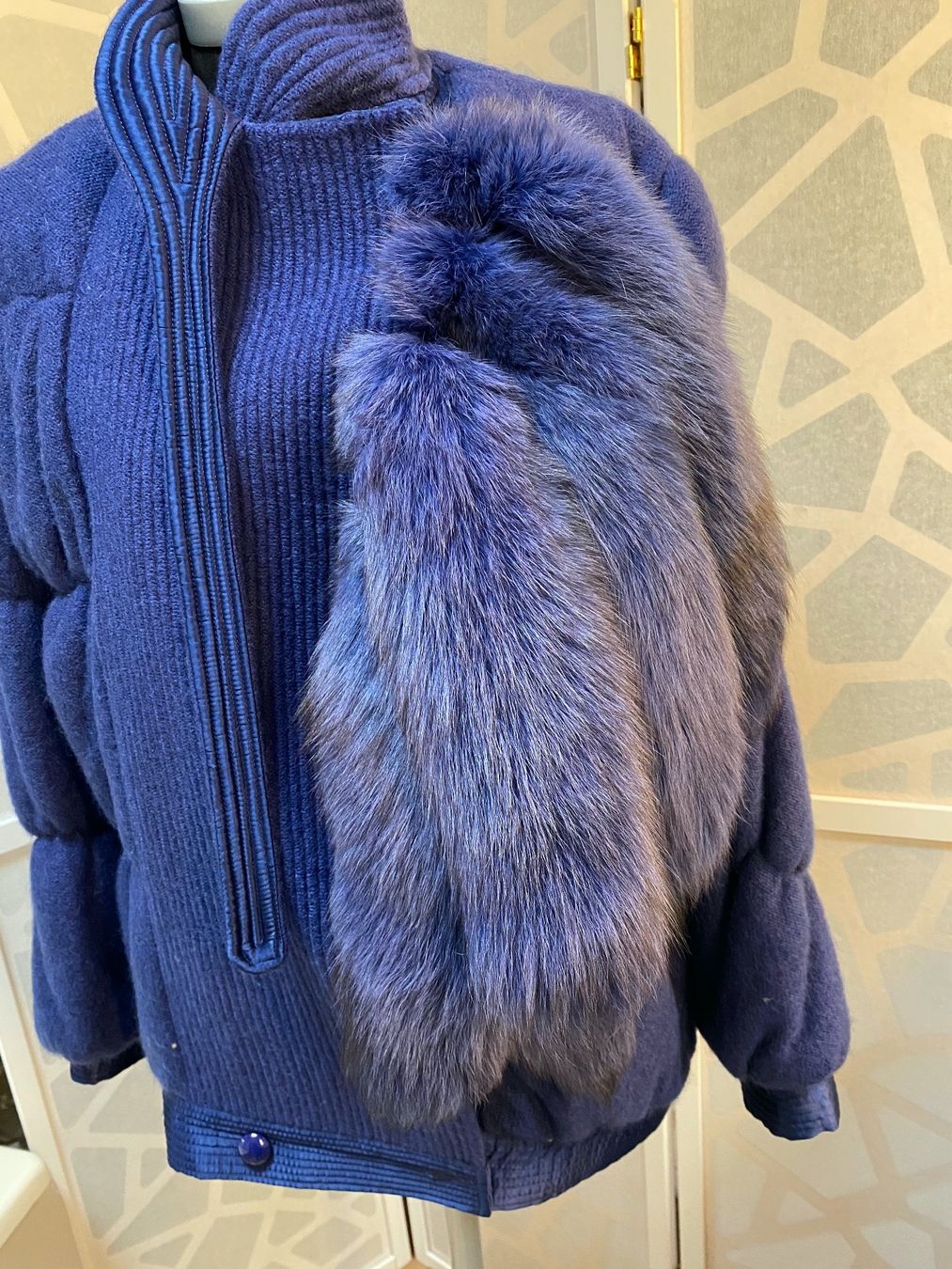Gianfranco Ferre Giacche: Belle veste GIANFRANCO FERRE avec fourrure. IT46 – Nuovo (secondo la descrizione) da Grund b. Gstaad venduto da PlageNeige 8
