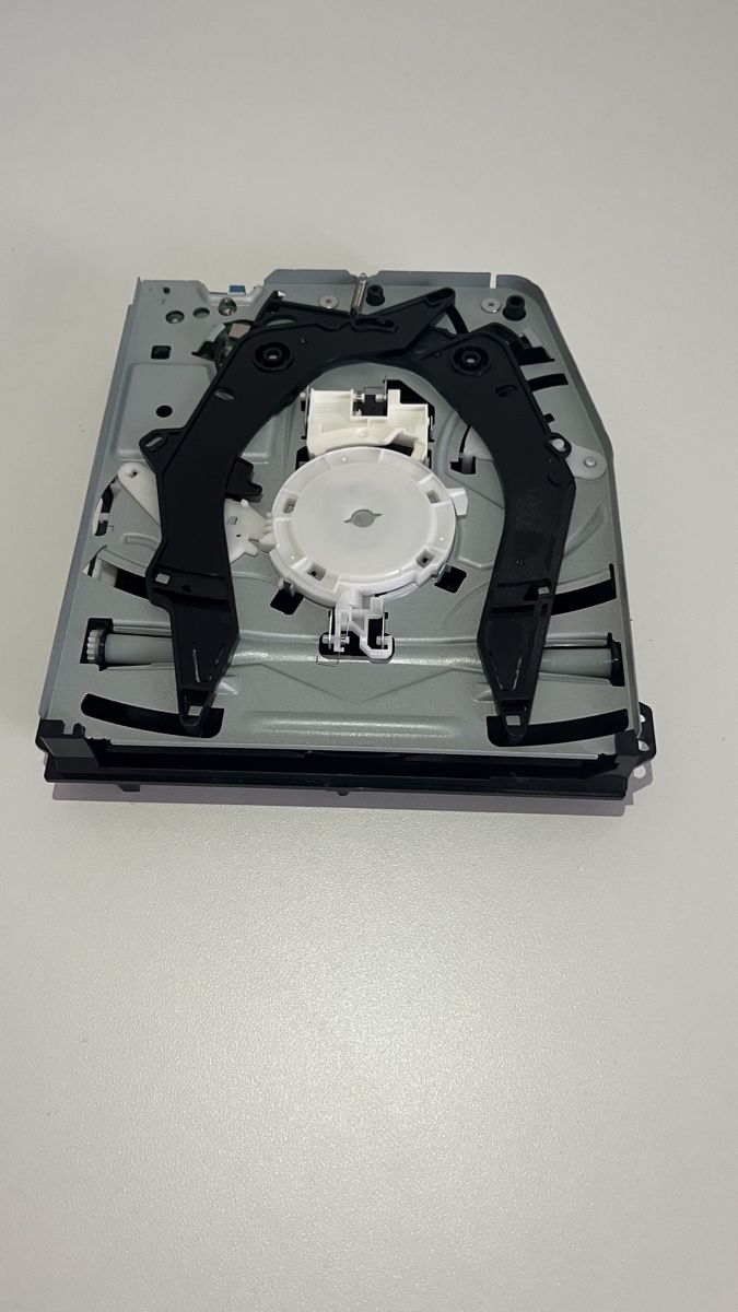 Sony Consoles: PS4 Slim Blu-Ray Assembly – D'occasion à Lausanne par mar_6g2x
