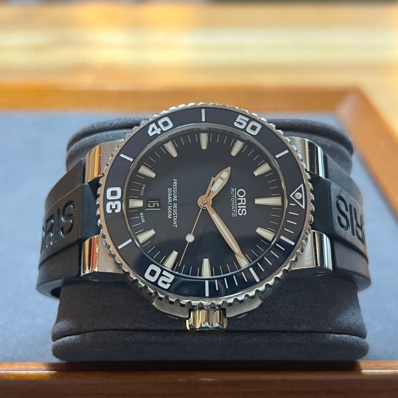 Oris Montres: Oris Aquis Date Automatic Black Dial 7653 – D'occasion à Carouge GE par Watchaser 6