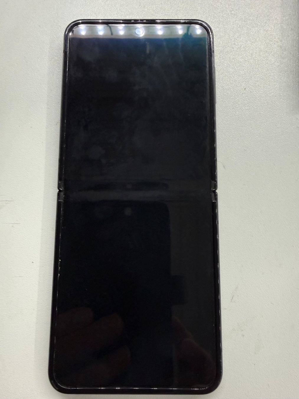 Samsung Telefoni cellulari / Smartphones: Samsung Galaxy Z Flip 4 128MB Graphite – Usato da Thun venduto da Kubu99 3