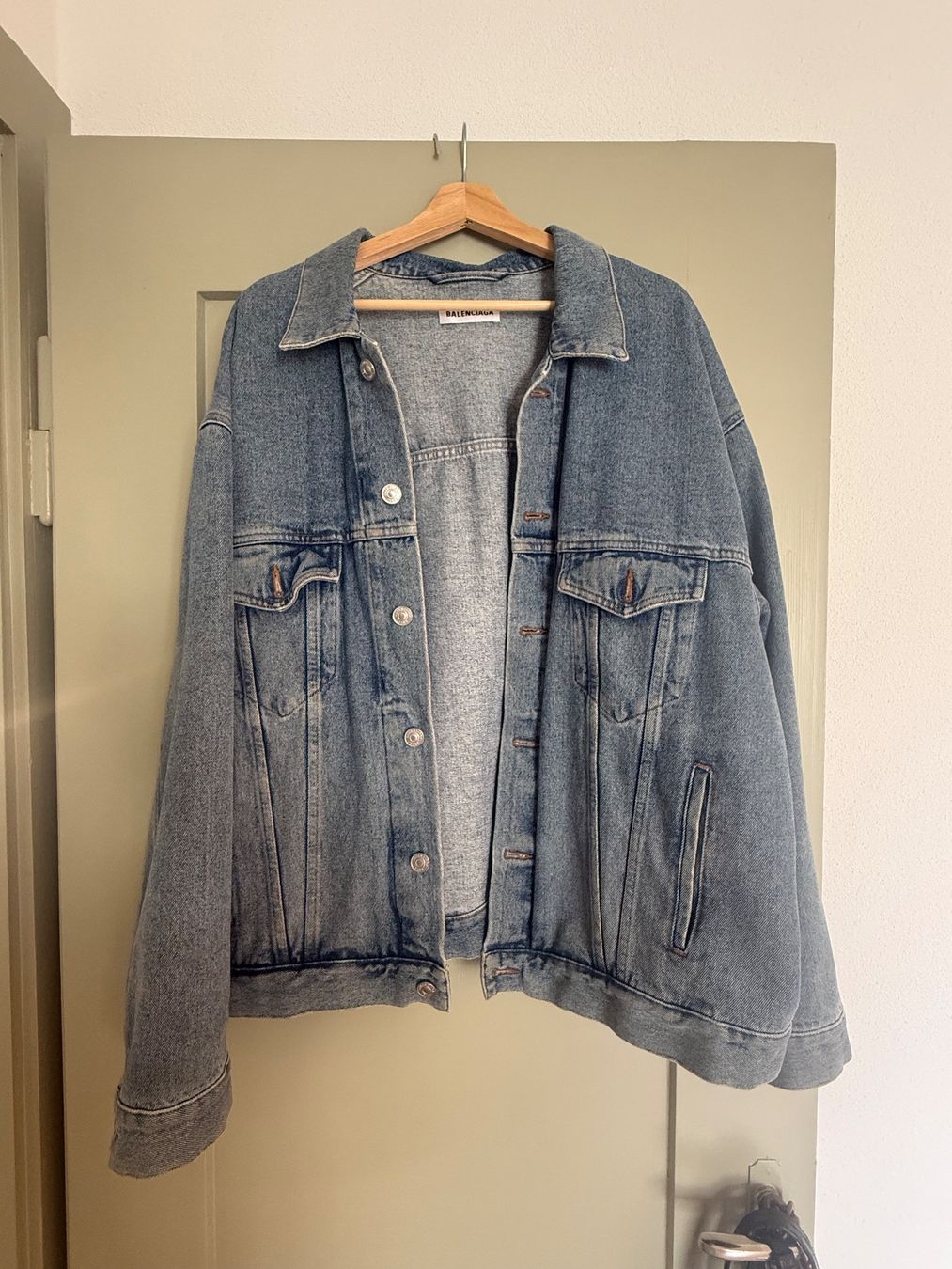 Balenciaga Jacken: Balenciaga Oversized Jeansjacke – Gebraucht aus Zürich von ele_nd88 1