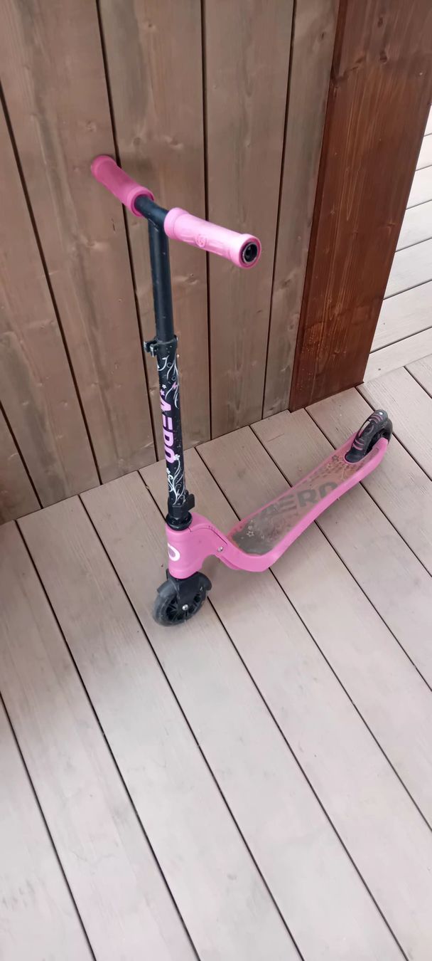 Kickboard: Kinder Tretroller pink, gebrauchter Zustand – Usato da Pfaffnau venduto da Daysi89