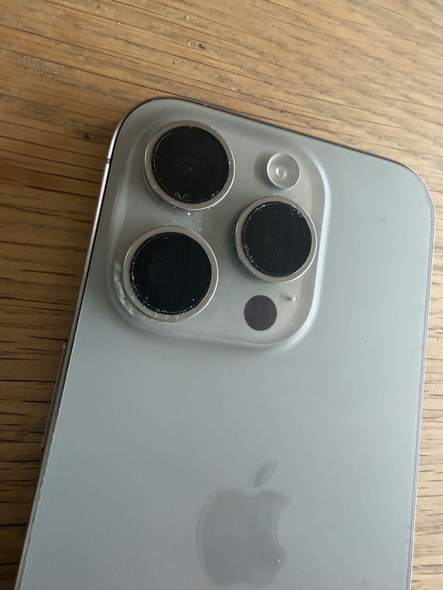 Apple Telefoni cellulari / Smartphones: iPhone 15 Pro, 128GB, Silber mit Display-Schaden – Difettoso da Richterswil venduto da Noelle80 4