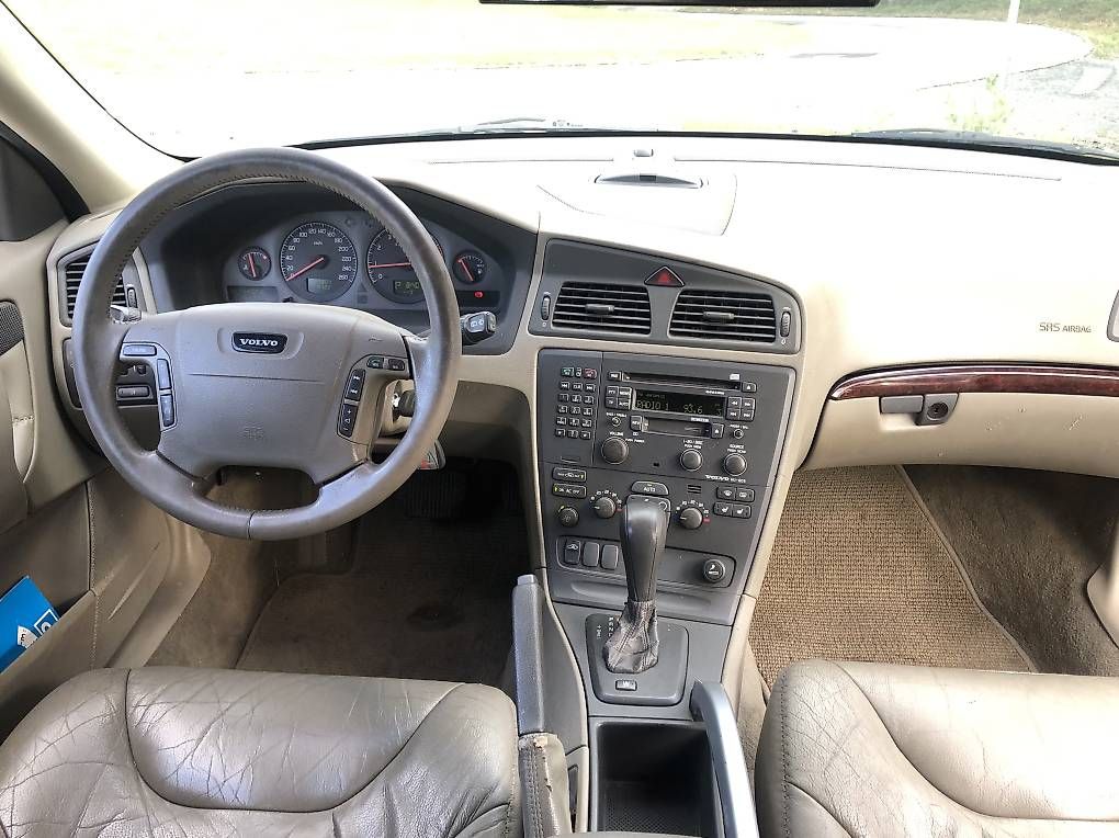 Volvo Automobili: Volvo V70 XC 2.4 T AWD – Usato da Horgen venduto da Mr.Murphy 4