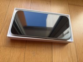 Apple iPhone 15 grün 128 GB neuwertiger Zustand</div>