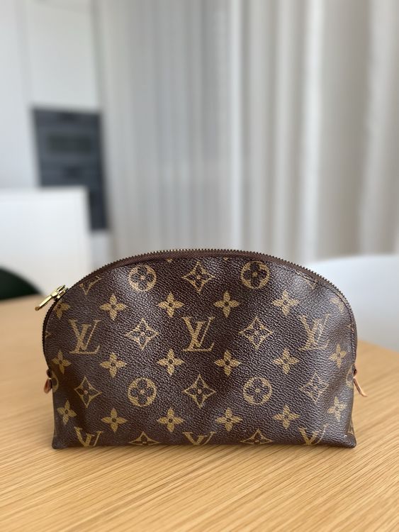 LOUIS VUITTON Pochette Cosmetique GM Monogram Canvas Acheter sur Ricardo