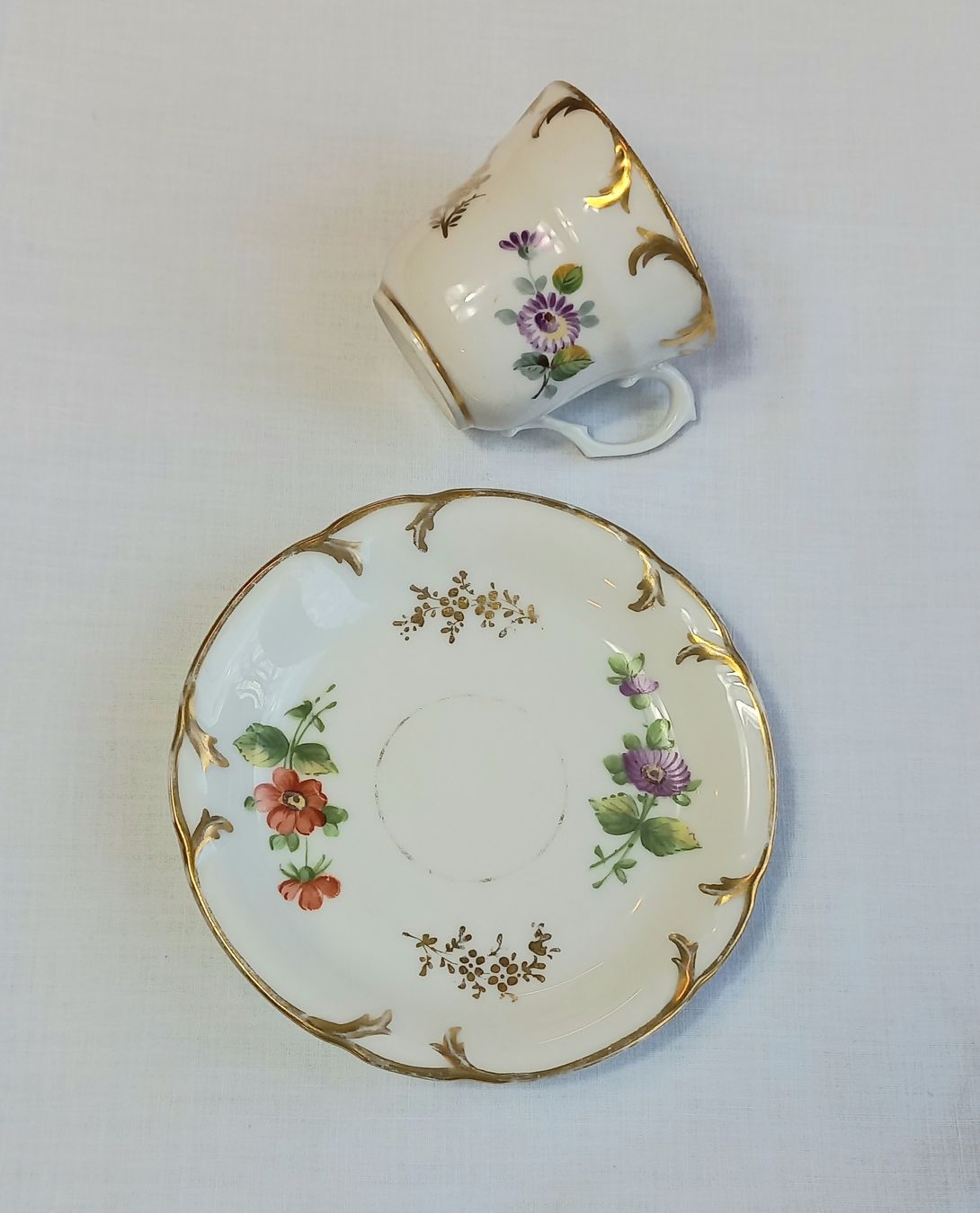 Tassen: Antike Kaffeetasse mit Unterteller, Blumendekor, Goldrand – Gebraucht aus Buchs AG von Dzirul 3