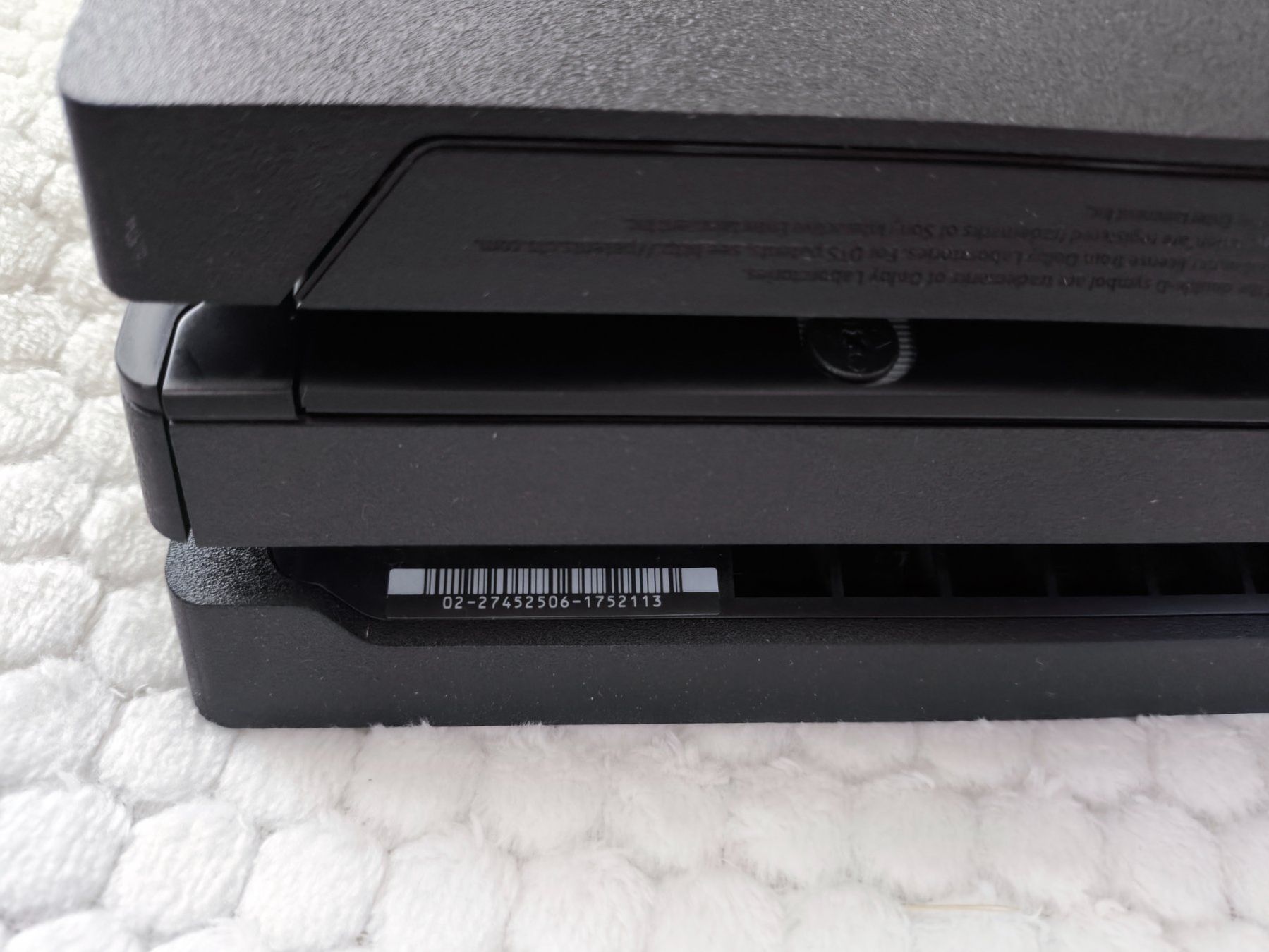 Sony Console: 🔥 Playstation 4 PRO, 1TB Version, komplett inkl. Controller – Difettoso da Höri venduto da BlueElephant 4