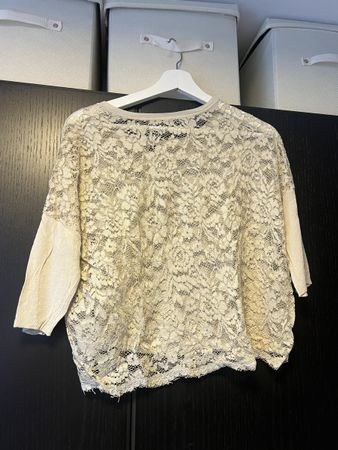 Damen Pullover beige mit Spitze kurz geschnitten guter Zusta