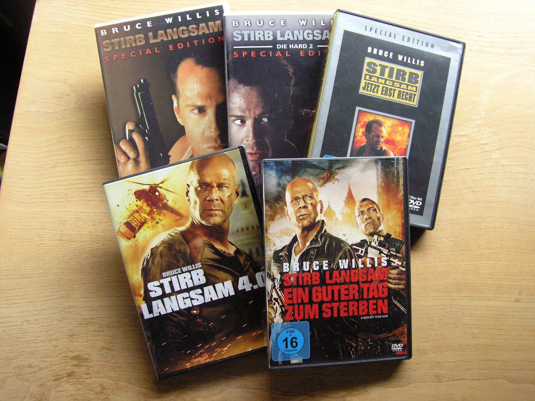 Tutti i DVDs: Stirb Langsam 1 - 5 Edition / Bruce Willis DVD-Collection – Usato da Zuzwil SG venduto da vette13 6