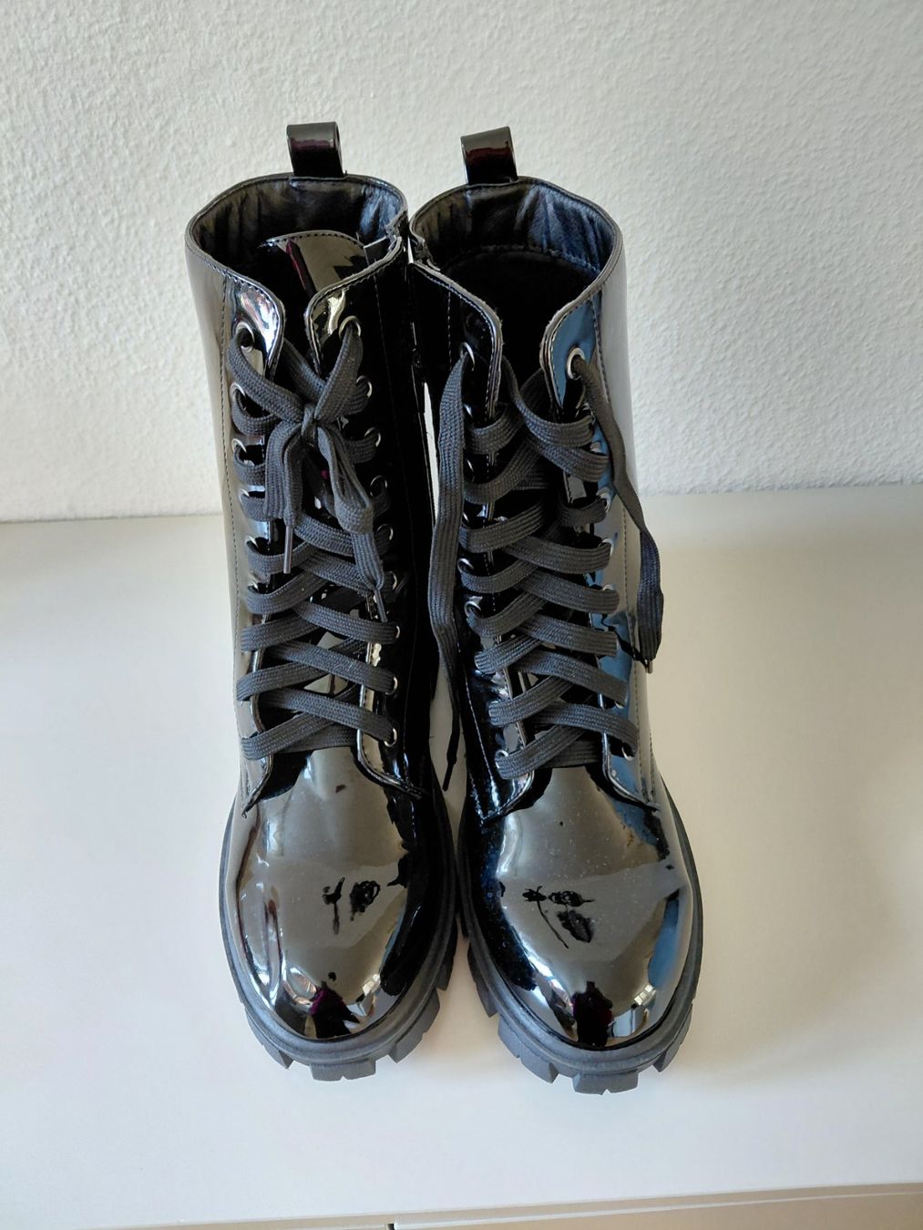 Scarpe da donna: Stiefeletten schwarze Lack – Usato da Basel venduto da whi_5lxt 1