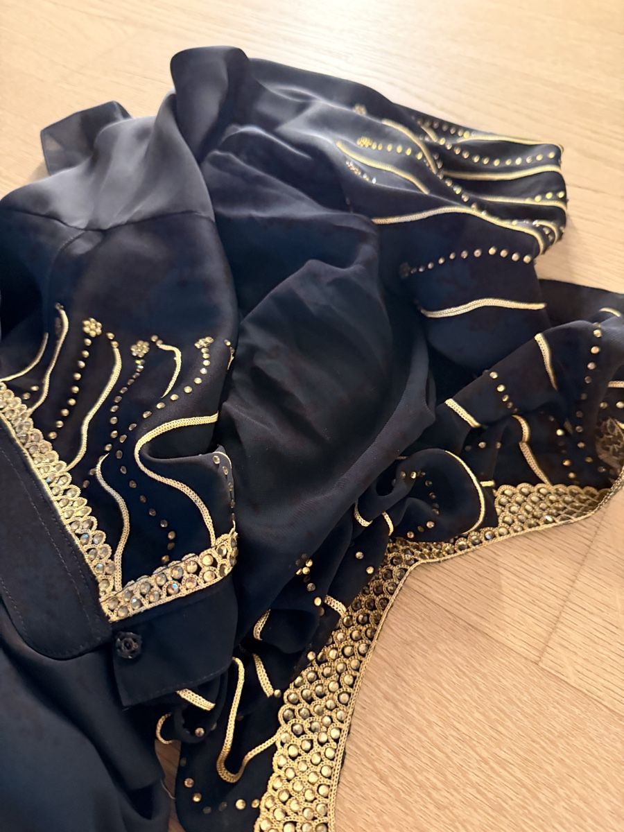 Vestiti: Schwarze Abaya kaftan mit Goldmuster neu 40 onesize – Nuovo (secondo la descrizione) da Staad SG venduto da Chirrari 5