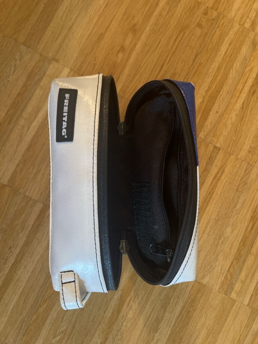 Freitag Custodie per cosmetici: Freitag Toiletry Bag White Blue – Usato da Zürich venduto da olfri 3