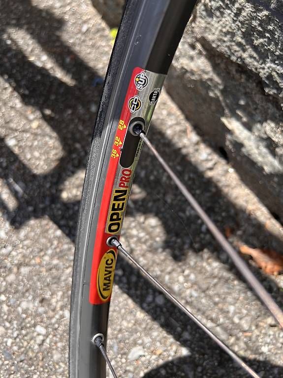 Mavic Pneumatici & Ruote complete: Coppia ruote da corsa Mavic mozzo carbonio – Usato da Minusio venduto da Bolix 2