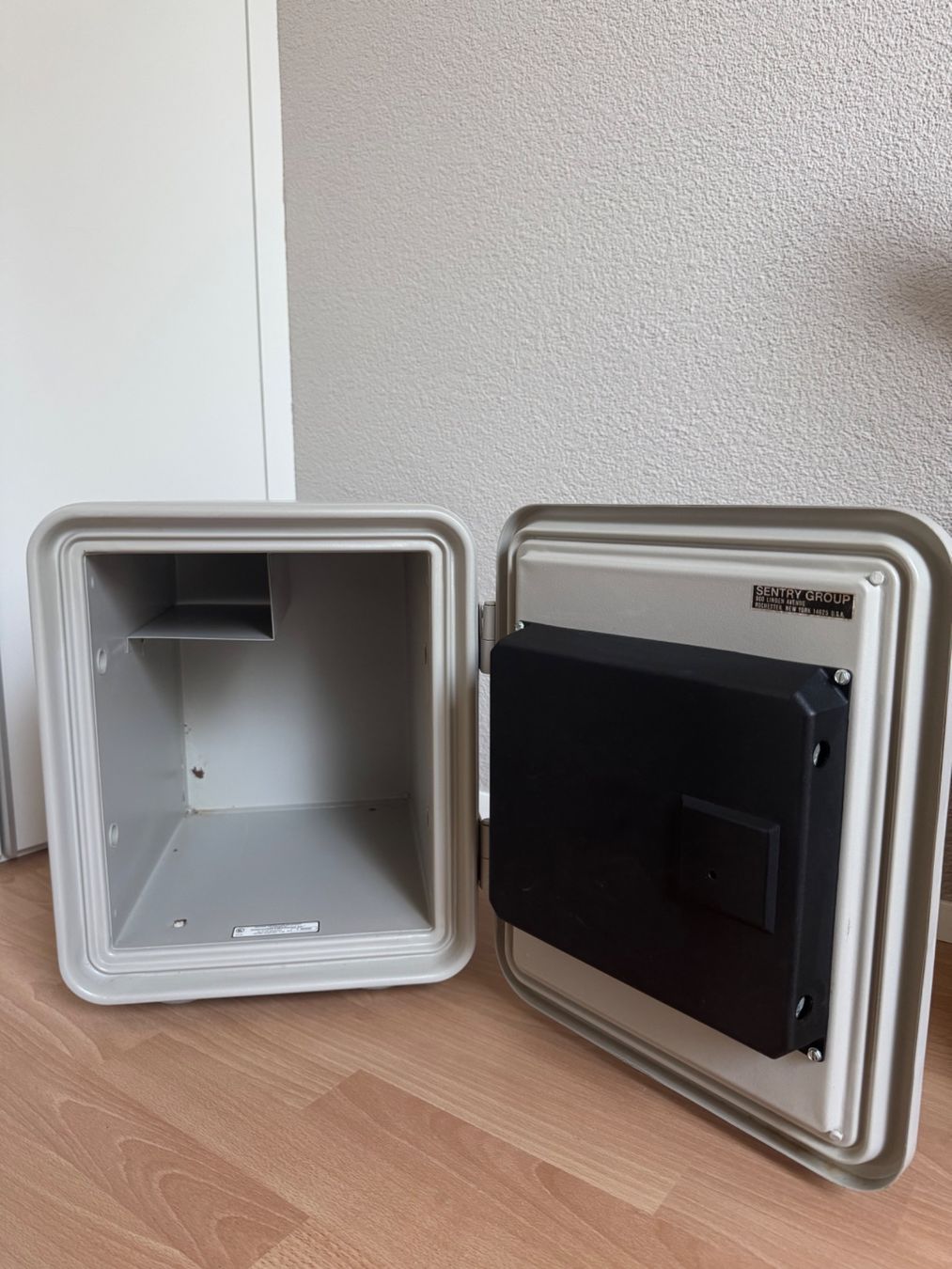 Tresor: Sentry Safe 1250 (Fireproof Safe with Combination Lock) – Gebraucht aus Lohn-Ammannsegg von cnm_d5vk 2