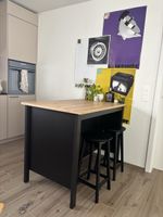 Bartisch Insel mit Barhockern