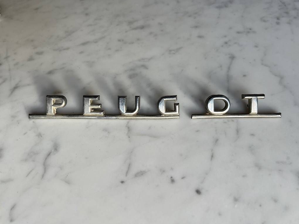 Tutti pezzi di ricambio auto: Peugeot Oldtimer Schriftzug, Vintage – Usato da Biel/Bienne venduto da lef_2jnx