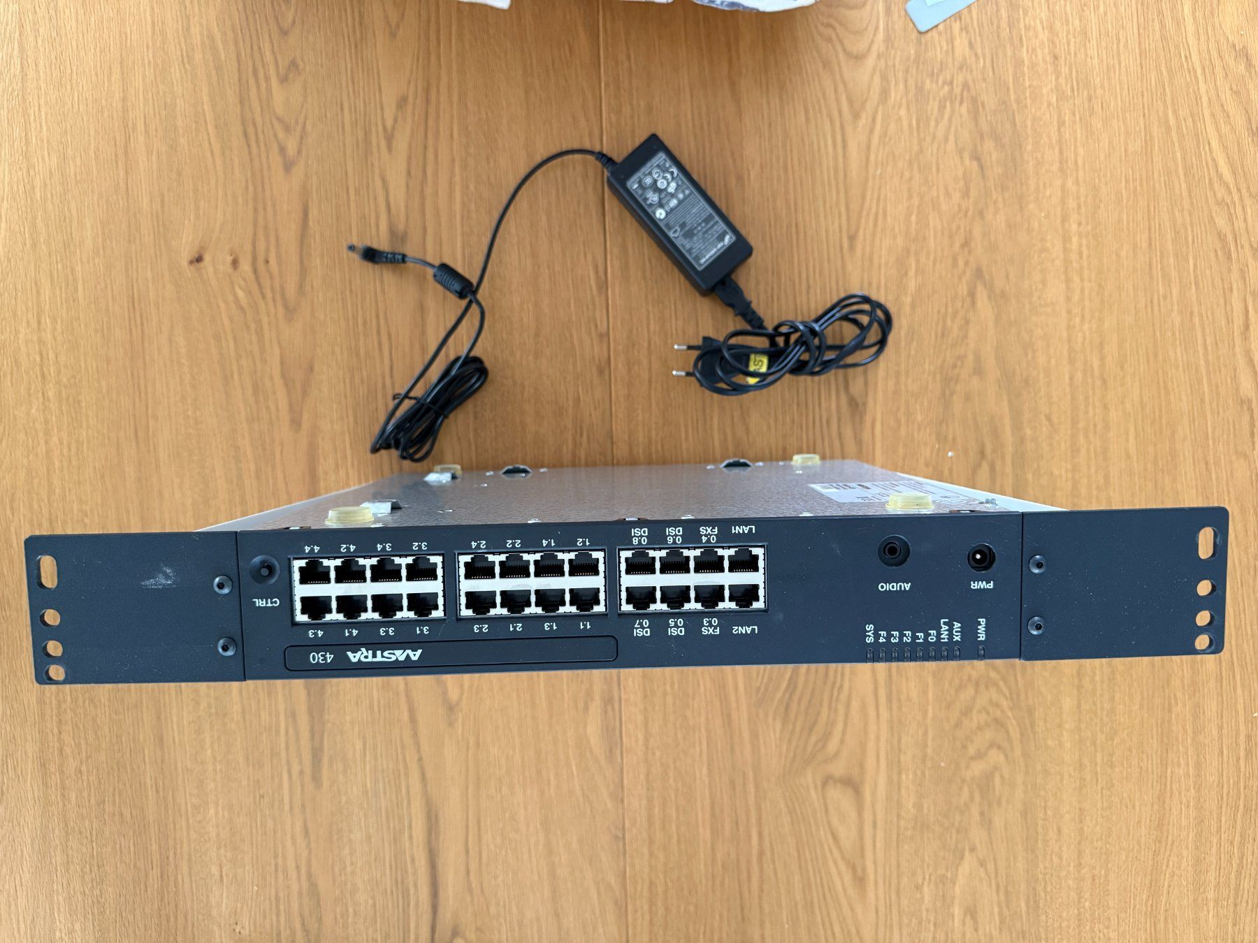 Hubs & Switches: Aastra 430 PBX957 – Gebraucht aus Founex von MaevaMatahi
