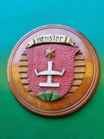 Wappenschild Hensler rund Holz geschnitzt dekorativ