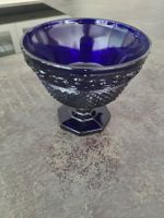 Schale auf Fuss kobaltblau Glas Dekor gebraucht Zustand