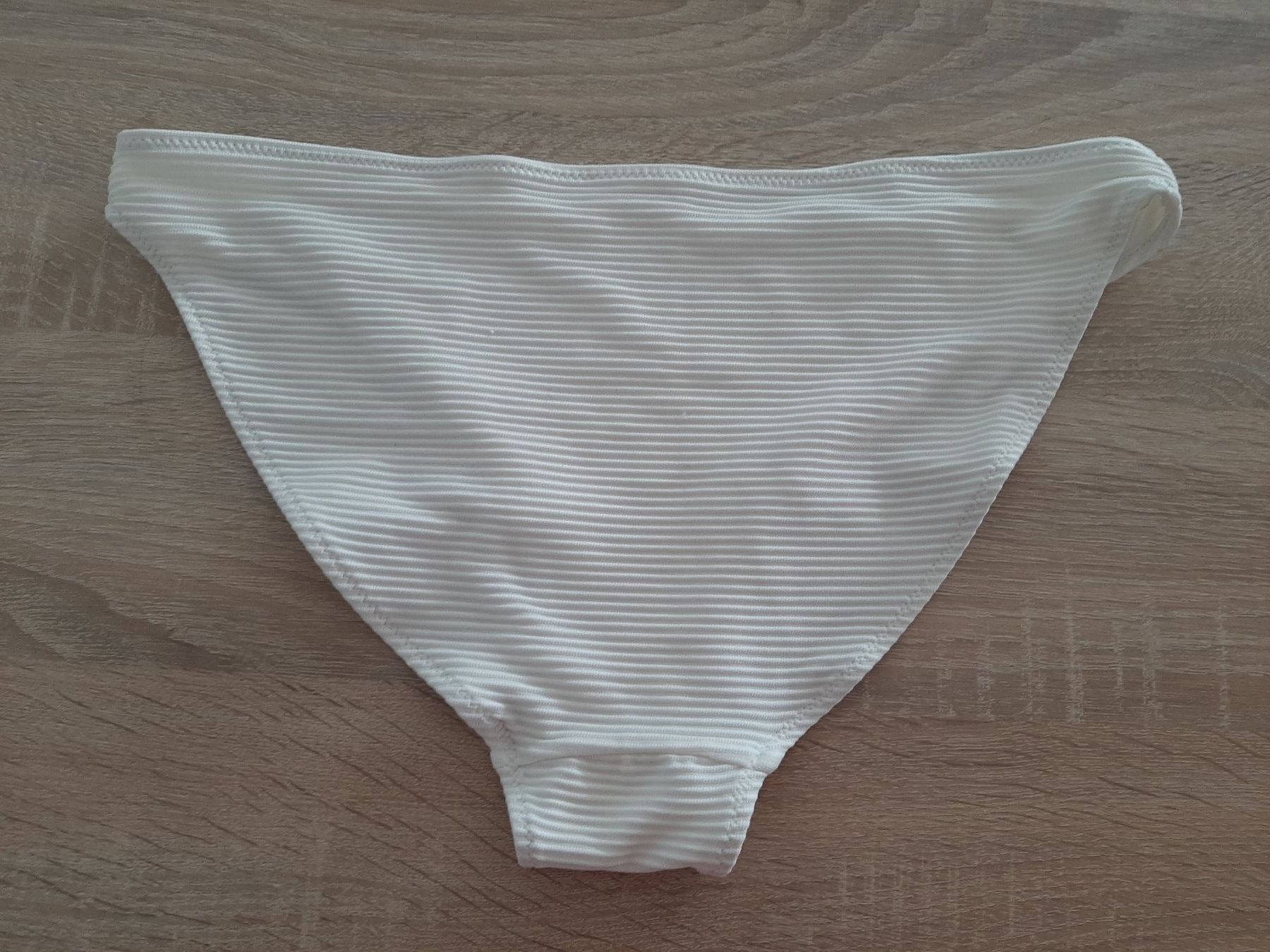 H&M Costumi da bagno & Bikini: Bikini-Hose weiss Gr. 40 – Usato da Menziken venduto da Rien1 1