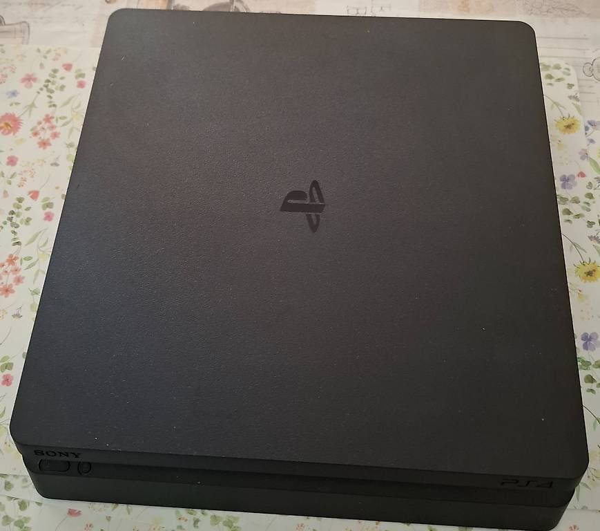 Sony Console: PlayStation4,Slim 1TB,2 Controller,Hdmi Kabel,Stromkab.,Game – Usato da Basel venduto da mgn_ft72