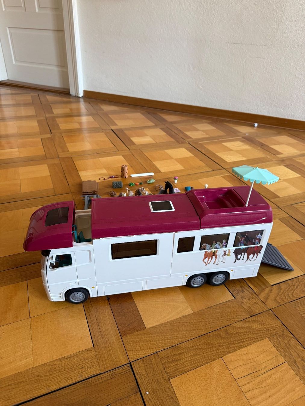 Schleich Spielzeuge: Schleich Pferdetransporter – Gebraucht aus ZÜRICH von Soraone1 2