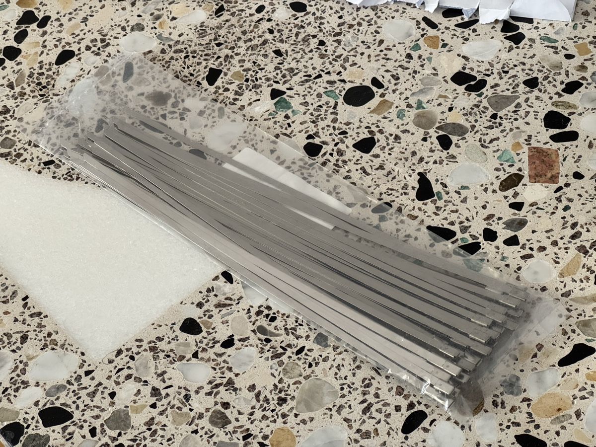 Tutti gli attrezzi: 50 Kabelbinder aus Stahl / 30 cm lang – Nuovo e nell'imballaggio originale da Bern venduto da Sqlstring