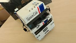 1:18 DAF 3300 Space Cab Truck 1982 - Road Kings 180091
